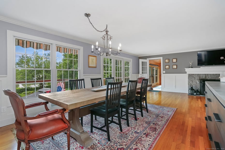 101 Golden Hill Street Photo 6