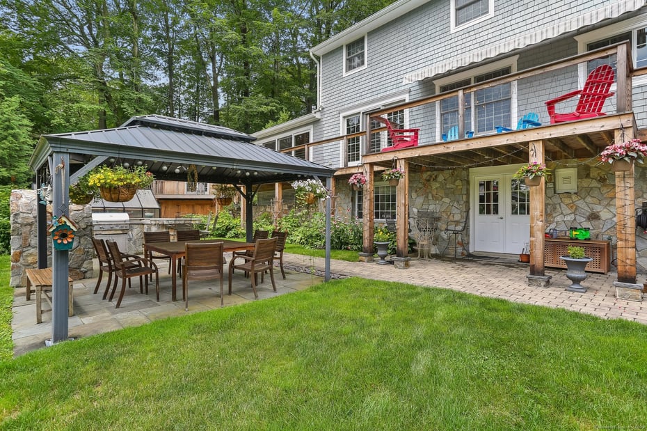 101 Golden Hill Street Photo 25