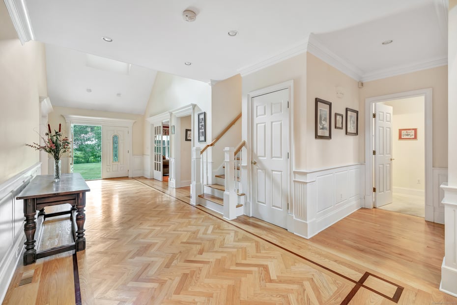 28 Aldo Drive Photo 3