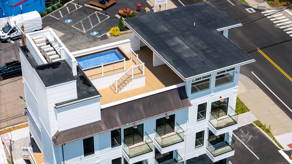 32 Broadway Avenue Photo 2