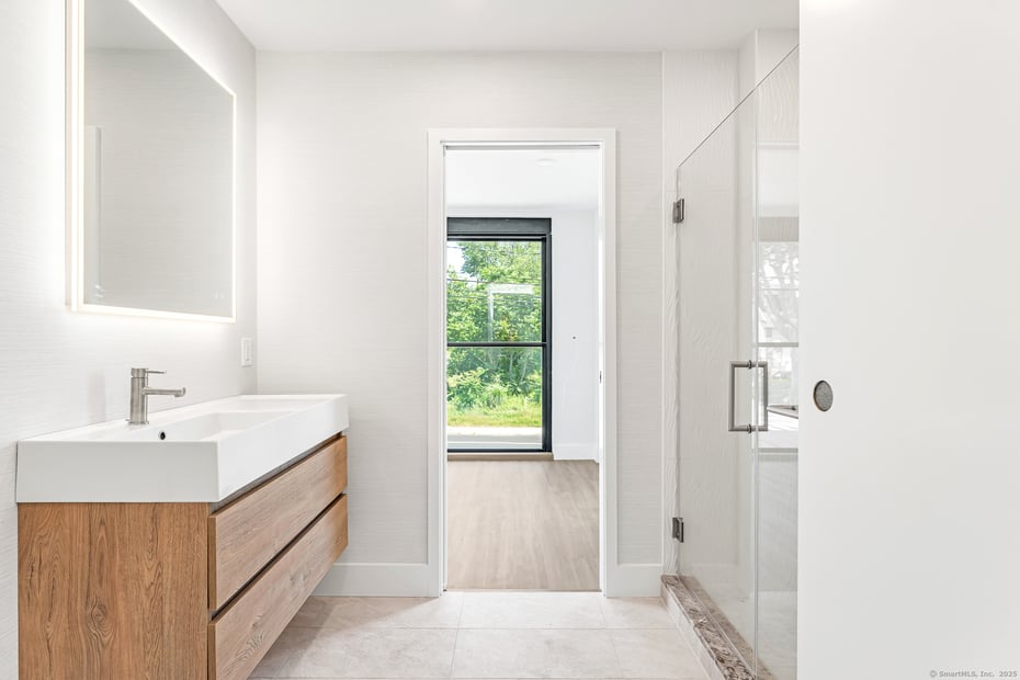 32 Broadway Avenue Photo 18