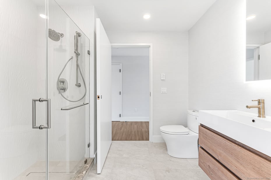 32 Broadway Avenue Photo 19