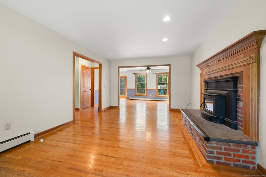 5 Allyn Lane Photo 4