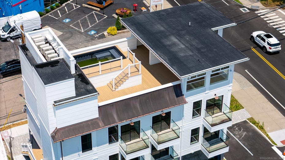 32 Broadway Avenue Photo 2