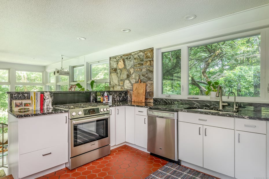 96 Sherman Road Photo 10