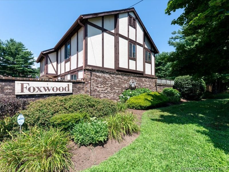 102 Foxwood Close #102 Photo 1