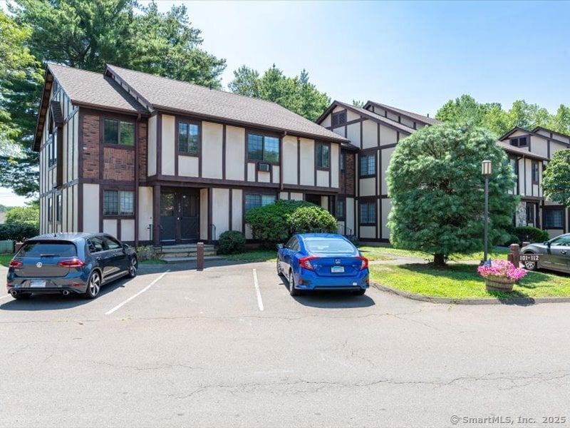 102 Foxwood Close #102 Photo 2