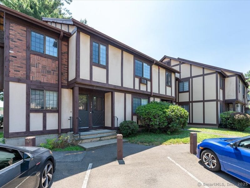 102 Foxwood Close #102 Photo 3