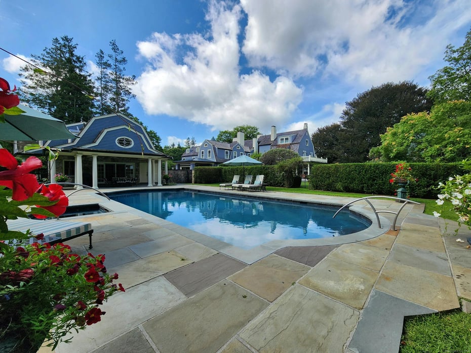 27 Country Club Road Photo 2