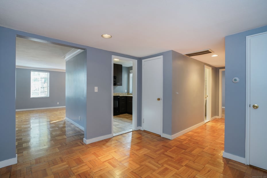 20 Outlook Avenue  #APT 205 Photo 7