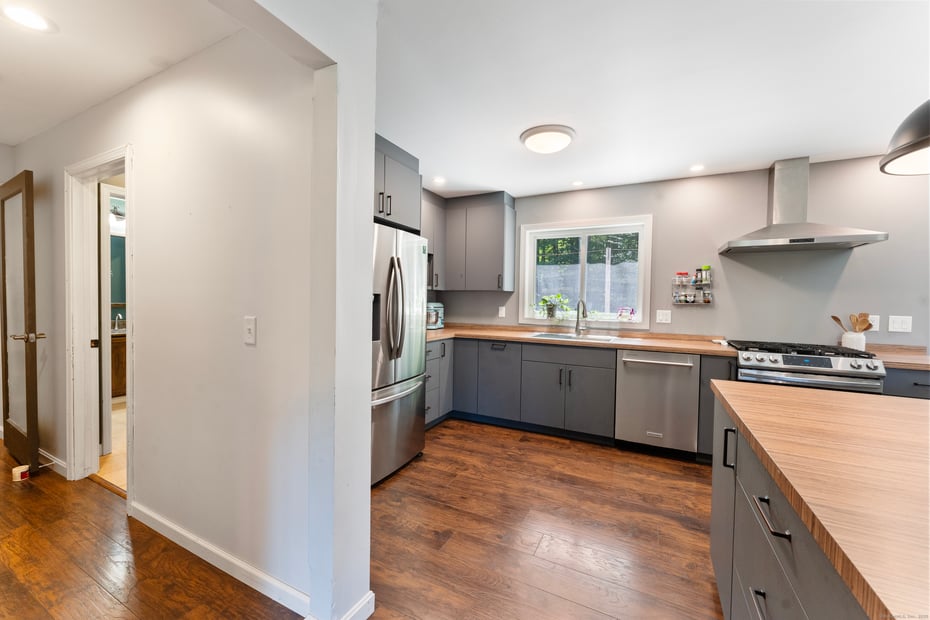 55 Witch Meadow Road Photo 12