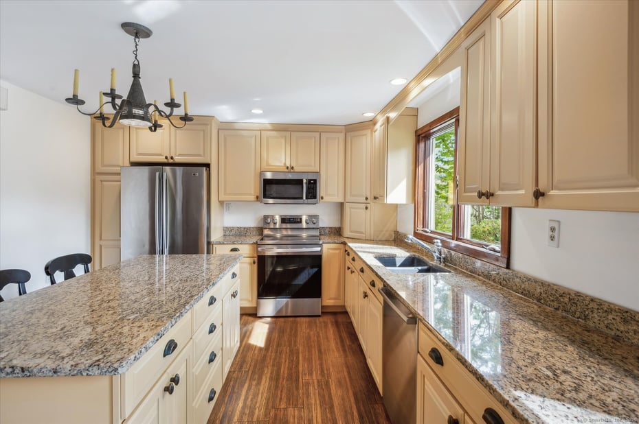 124 West Road Photo 11