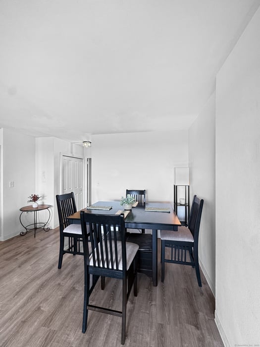 91 Strawberry Hill Avenue  #APT 824 Photo 4