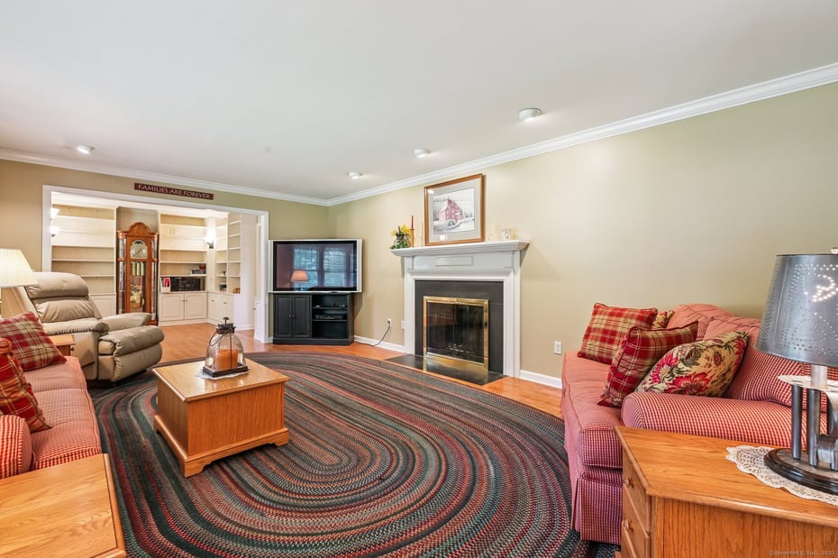 1 Lake Louise Drive Photo 3