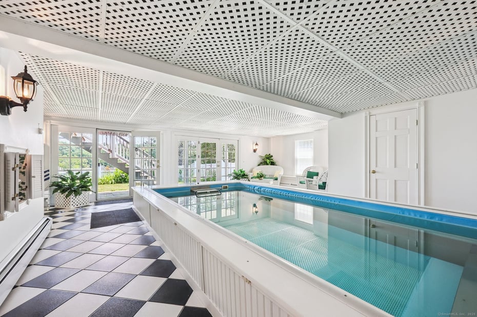 1 Lake Louise Drive Photo 11