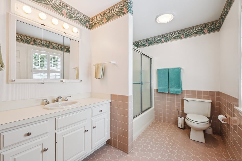 1 Lake Louise Drive Photo 15