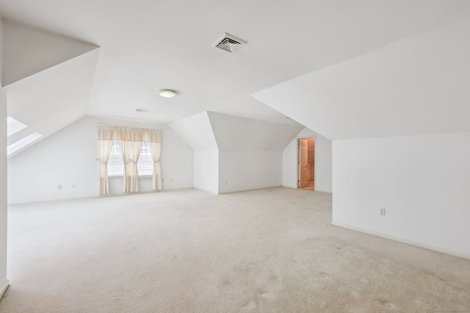 1 Lake Louise Drive Photo 23