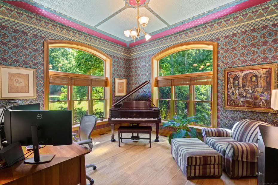 70 Morgan Road Photo 7