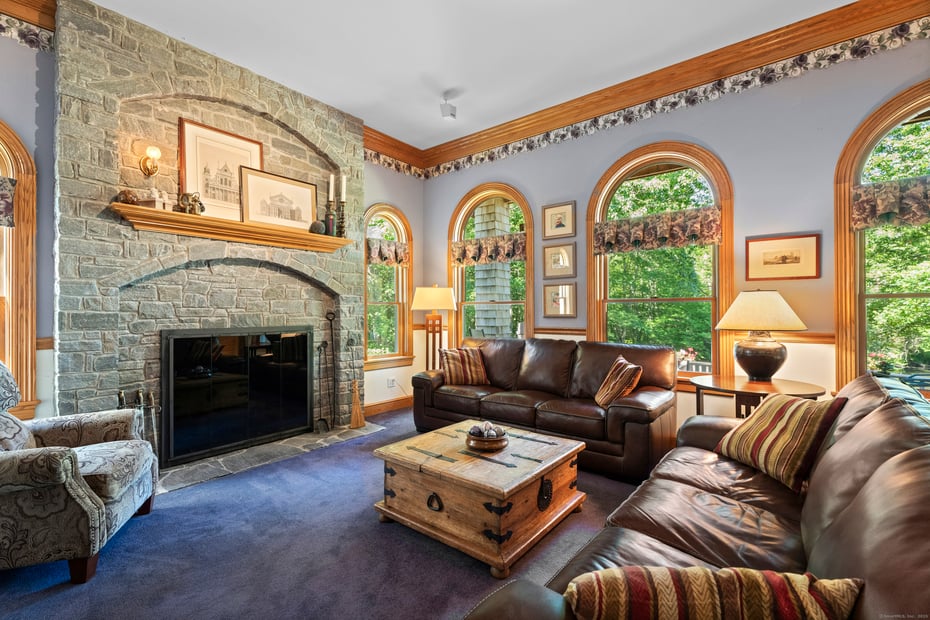 70 Morgan Road Photo 9