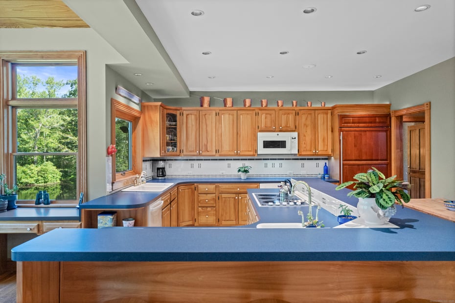 70 Morgan Road Photo 12