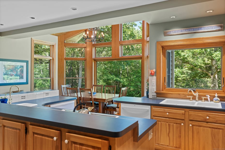 70 Morgan Road Photo 13