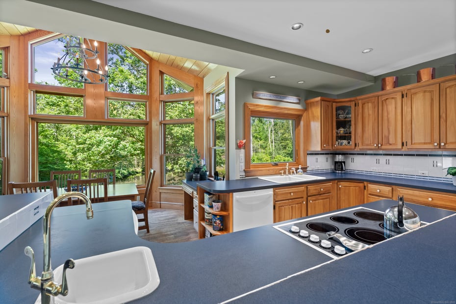 70 Morgan Road Photo 14