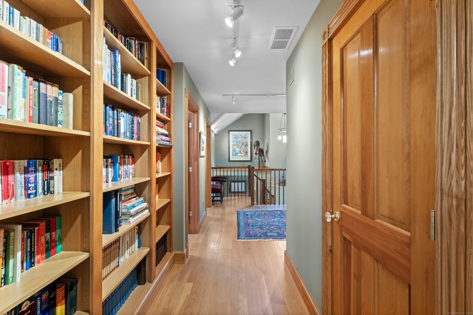 70 Morgan Road Photo 21
