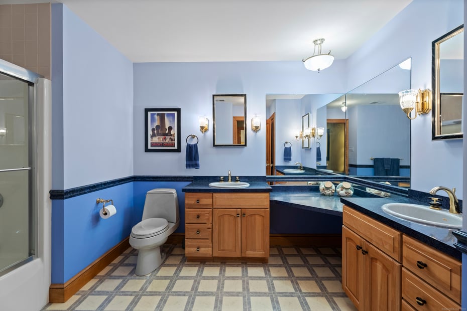 70 Morgan Road Photo 25
