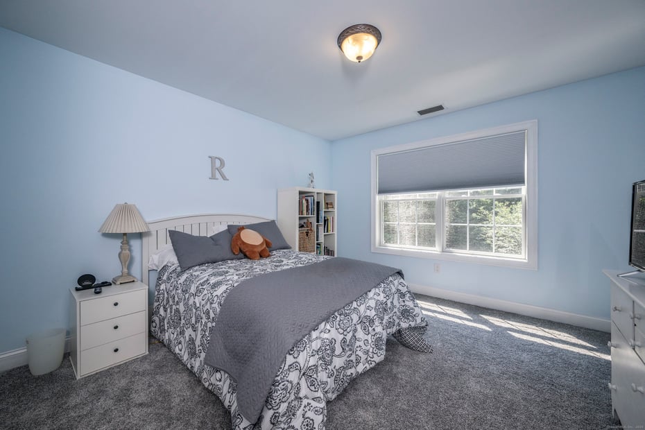 16 Devonshire Lane Photo 30