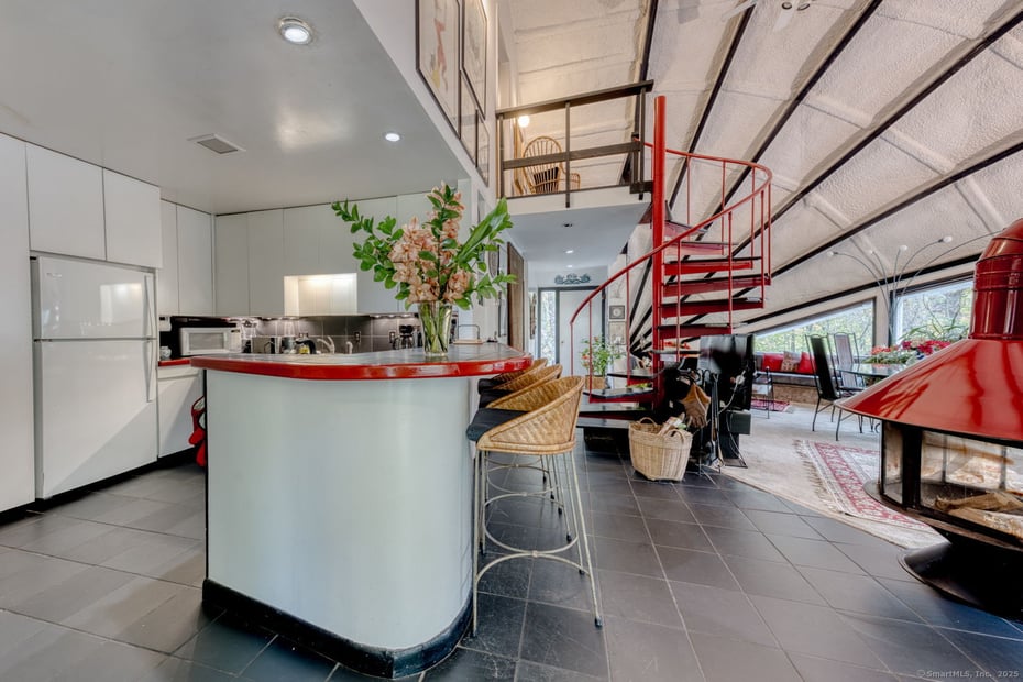 11 Day Road Photo 13