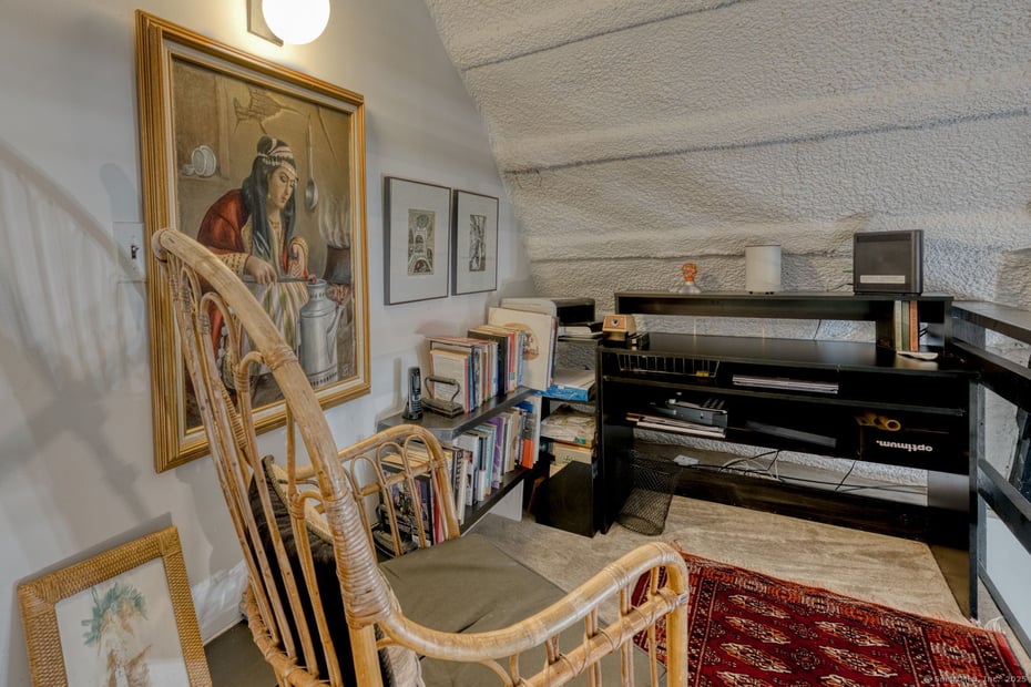 11 Day Road Photo 19