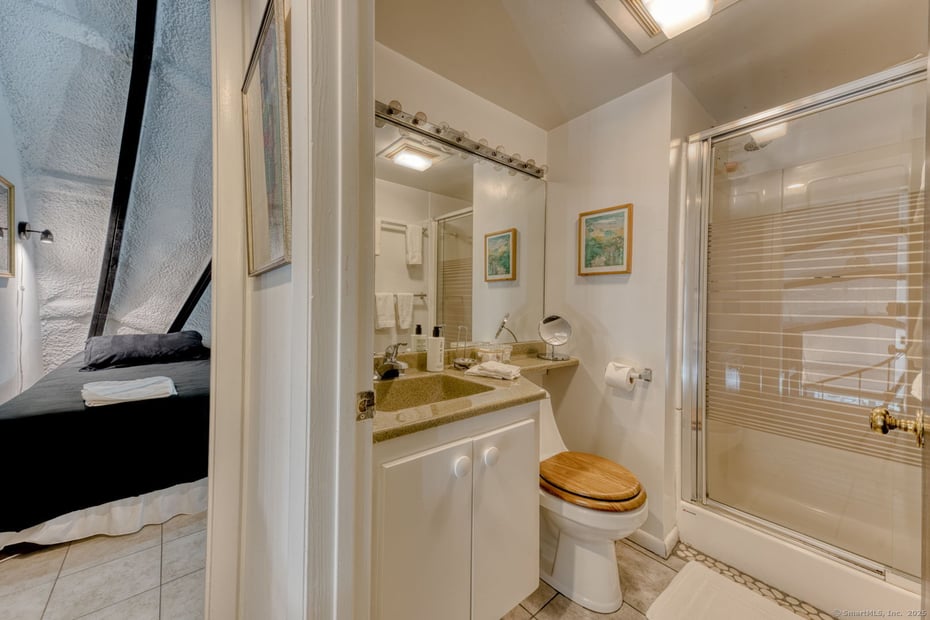 11 Day Road Photo 22