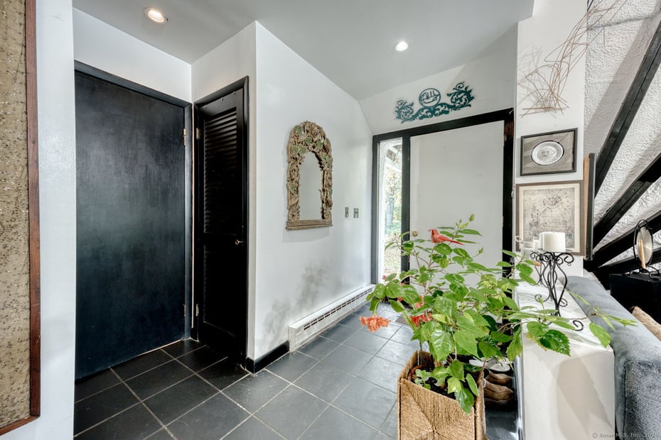 11 Day Road Photo 23