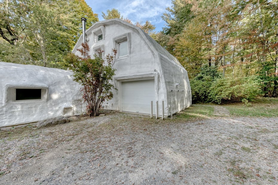 11 Day Road Photo 29