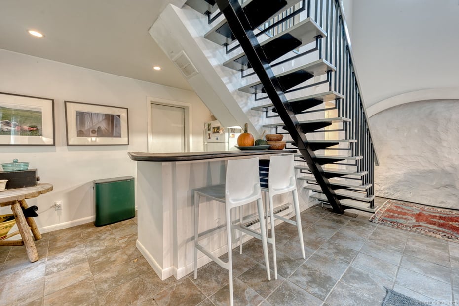 11 Day Road Photo 33