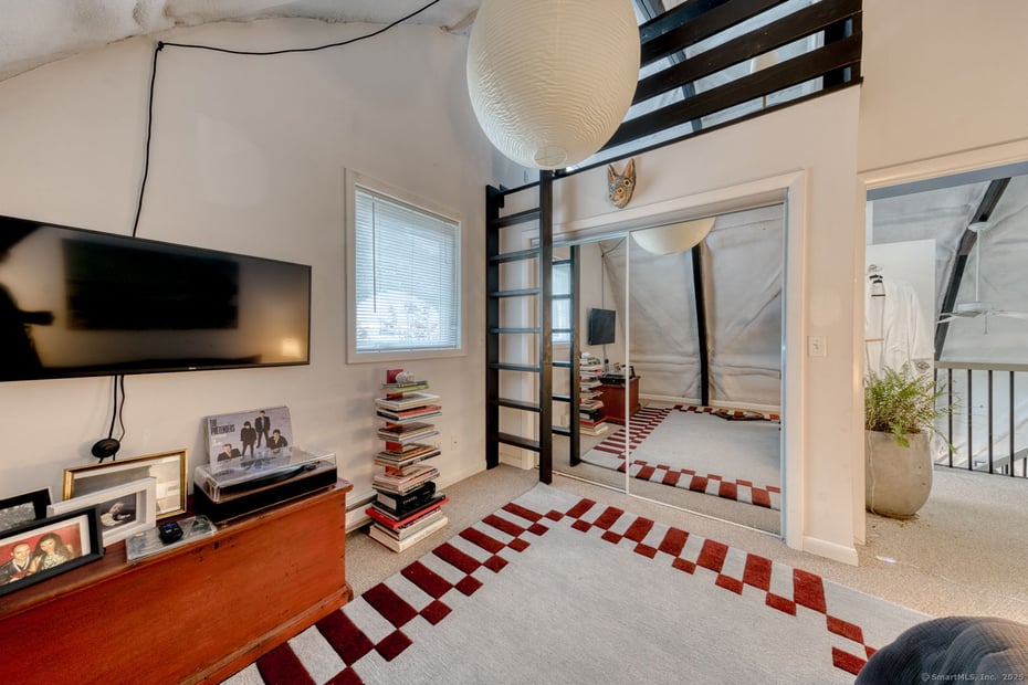 11 Day Road Photo 36