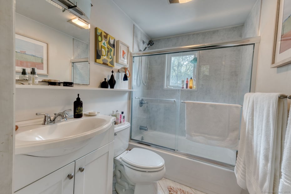 11 Day Road Photo 37