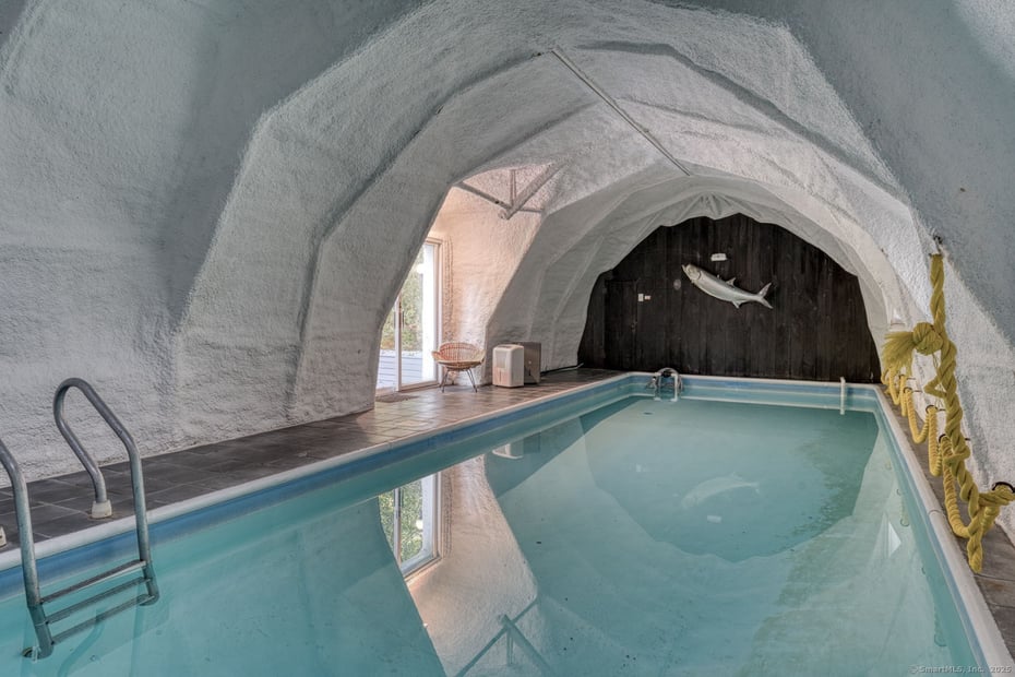 11 Day Road Photo 21