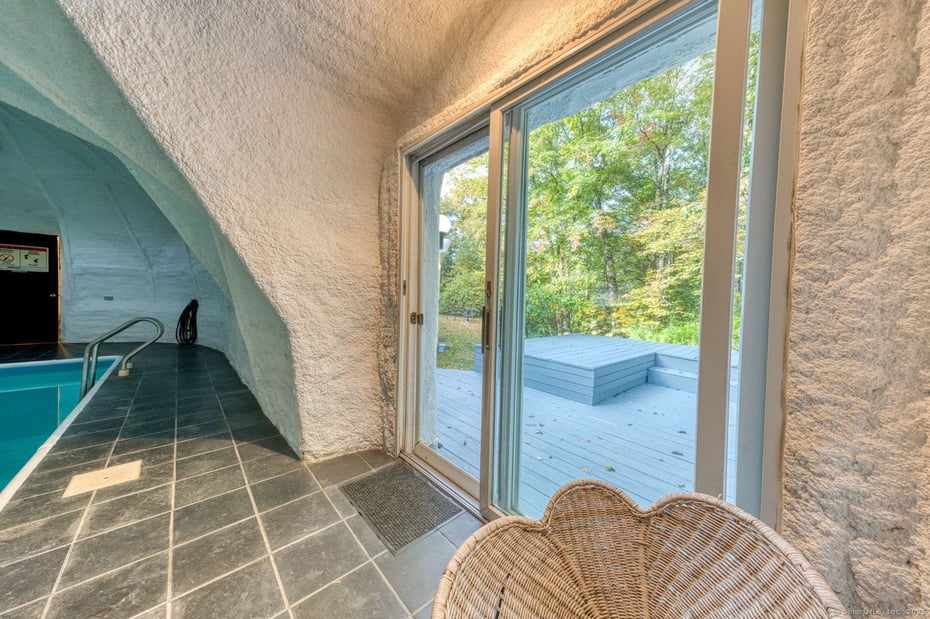 11 Day Road Photo 22