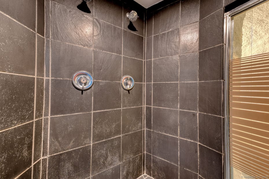 11 Day Road Photo 27