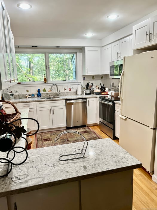 389 Trailsend Drive Photo 11