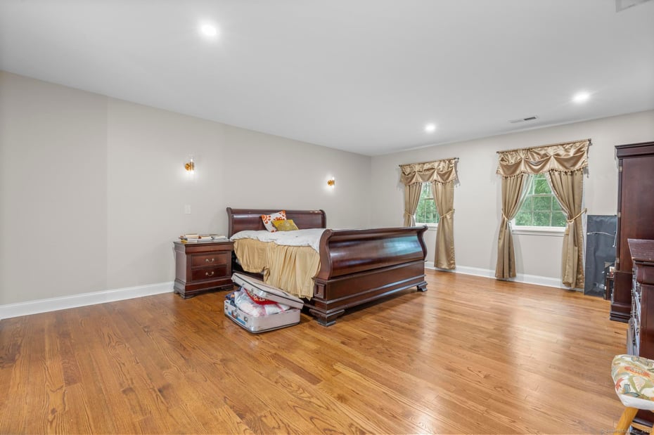 424 Racebrook Road Photo 14