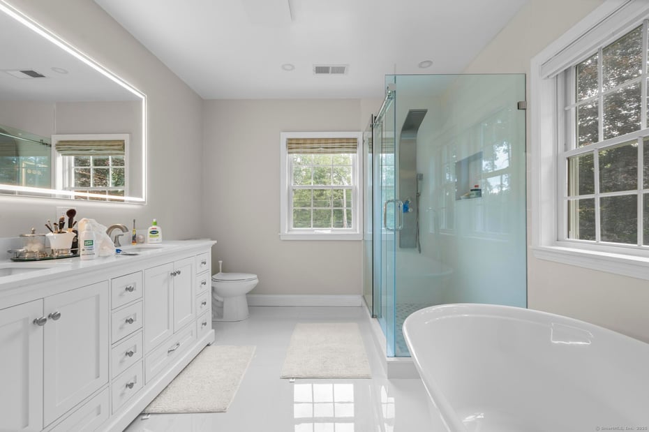 424 Racebrook Road Photo 16