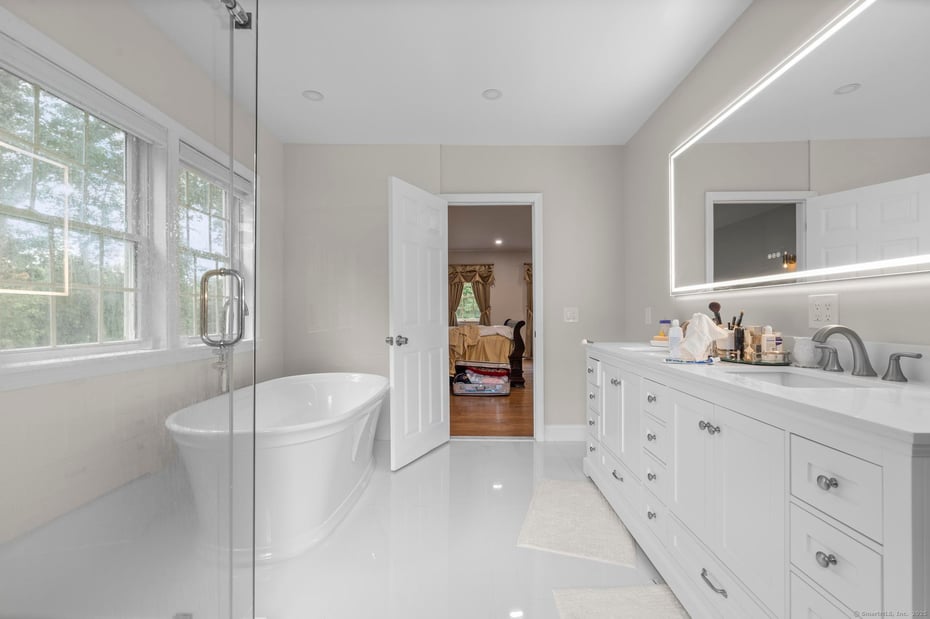 424 Racebrook Road Photo 17