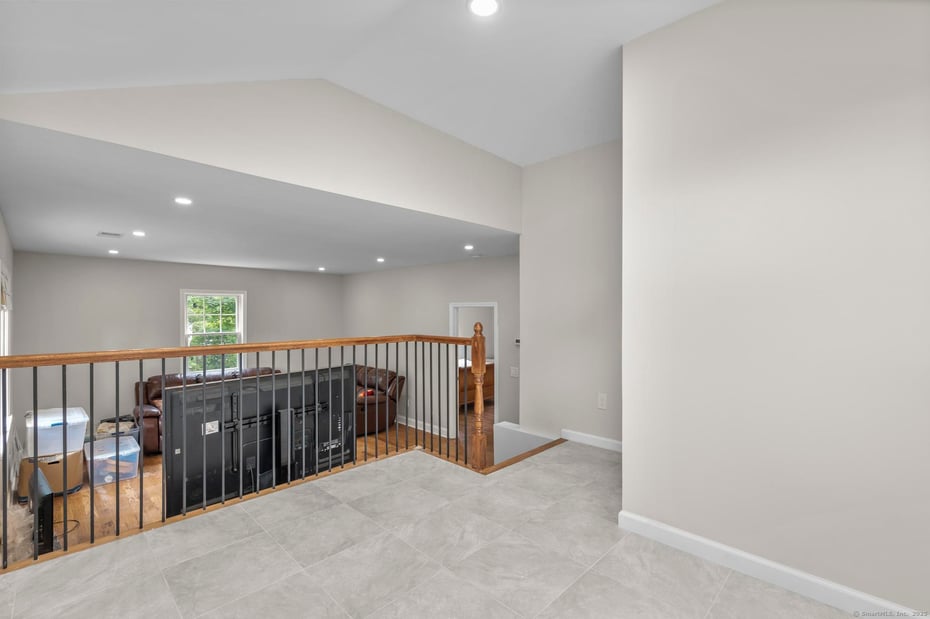 424 Racebrook Road Photo 25