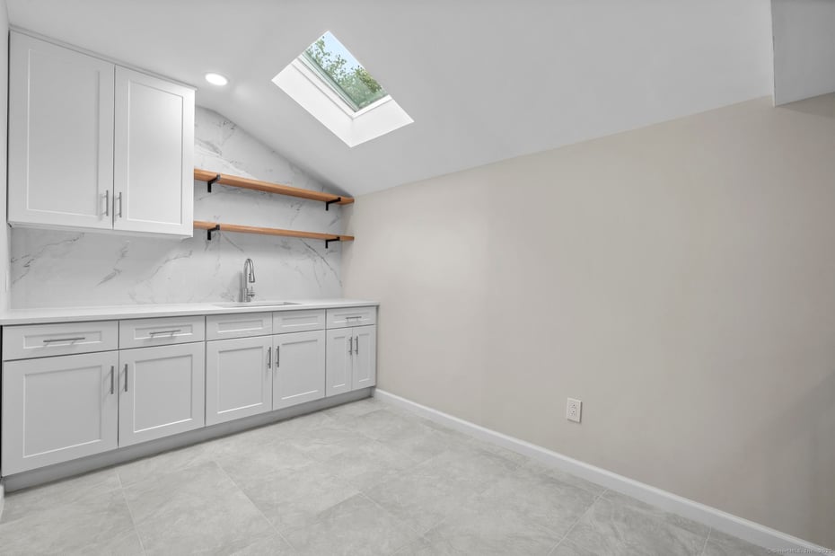 424 Racebrook Road Photo 29