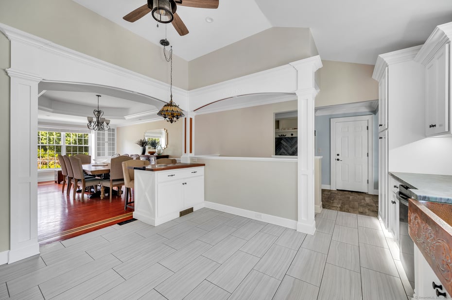 473 Ridgeview Road Photo 9