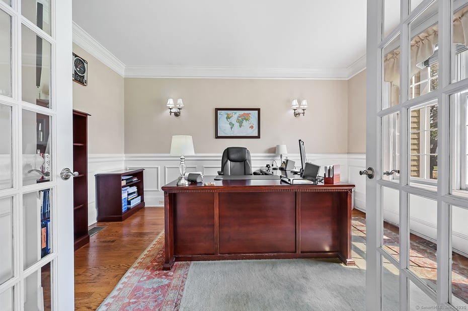 305 South Gate Lane Photo 4