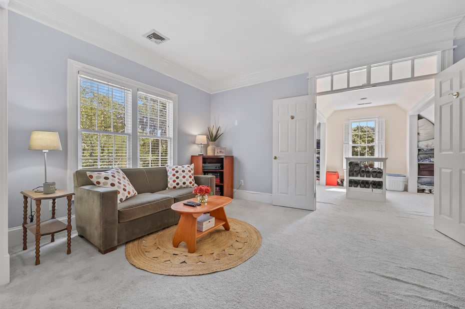 305 South Gate Lane Photo 18