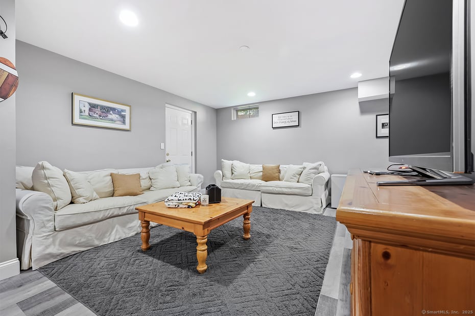 305 South Gate Lane Photo 30